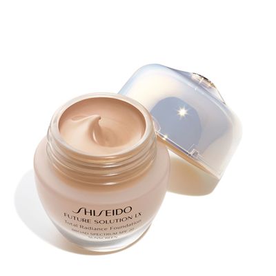 Future Solution LX Total Radiance Foundation